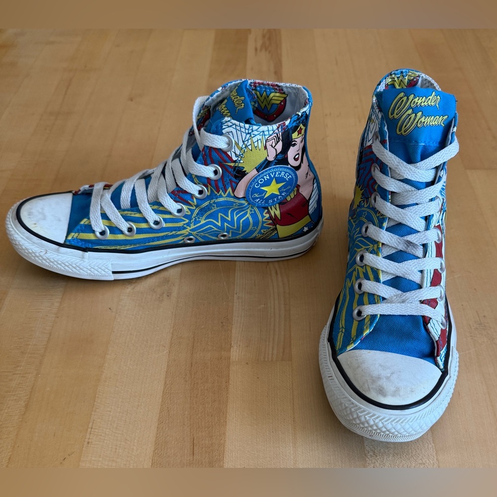 DC Comics Wonder Woman DC Comics Converse Hi Top Shoes Size 4/ Women 6 Sneakers